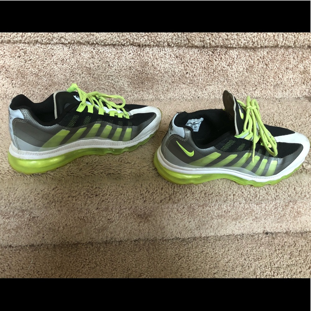 Air max running sneakers* Sz6 men’s 8 in women’s.